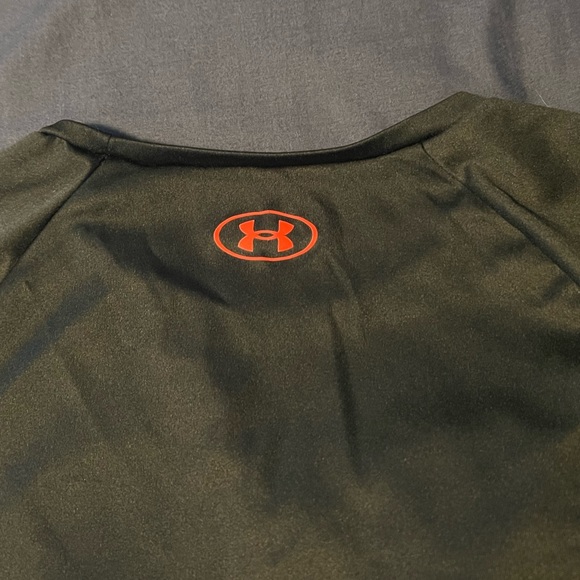 Under Armour Tshirt - Picture 3 of 4